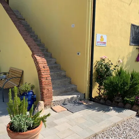 La Nana Gialla Guest house *