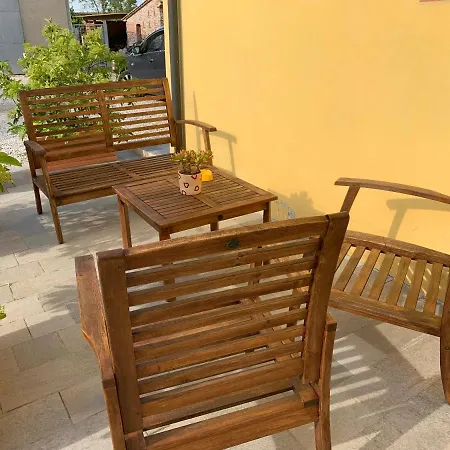 La Nana Gialla Guest house *