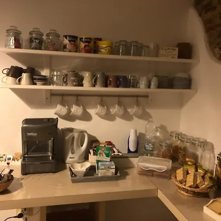 La Nana Gialla Guest house *