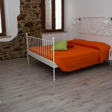 La Nana Gialla Guest house